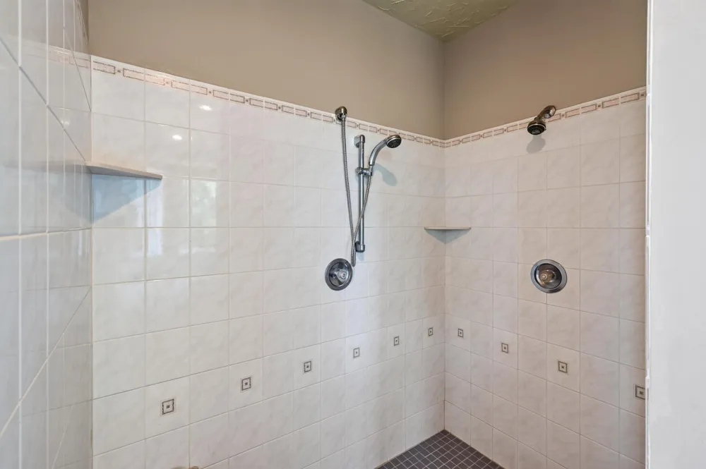 2300 Bantas Point Road Wayzata, MN 55391
