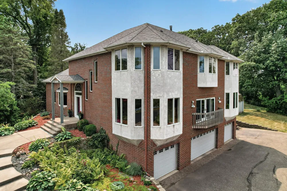 2300 Bantas Point Road Wayzata, MN 55391