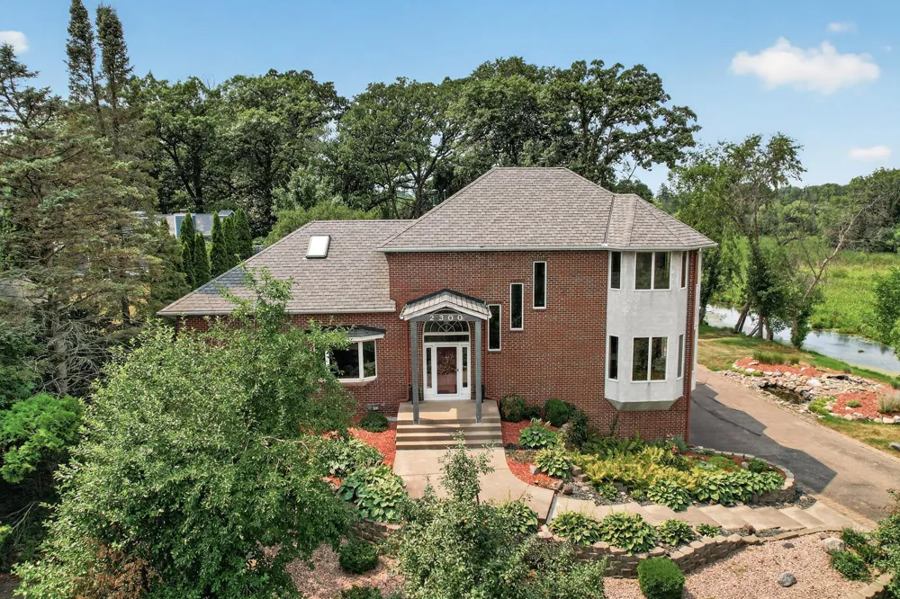 2300 Bantas Point Road Wayzata, MN 55391