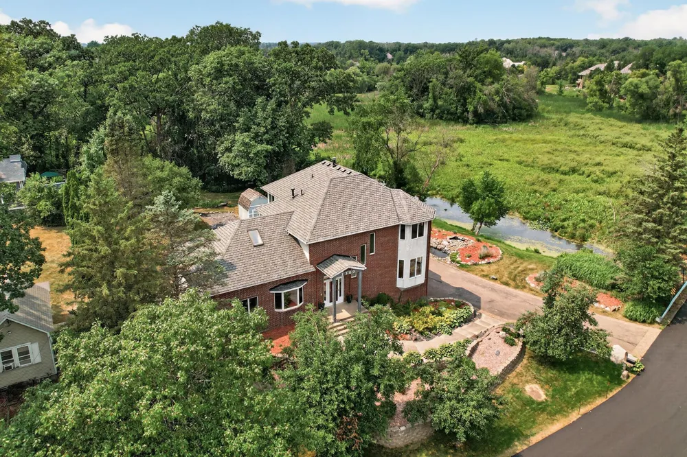 2300 Bantas Point Road Wayzata, MN 55391