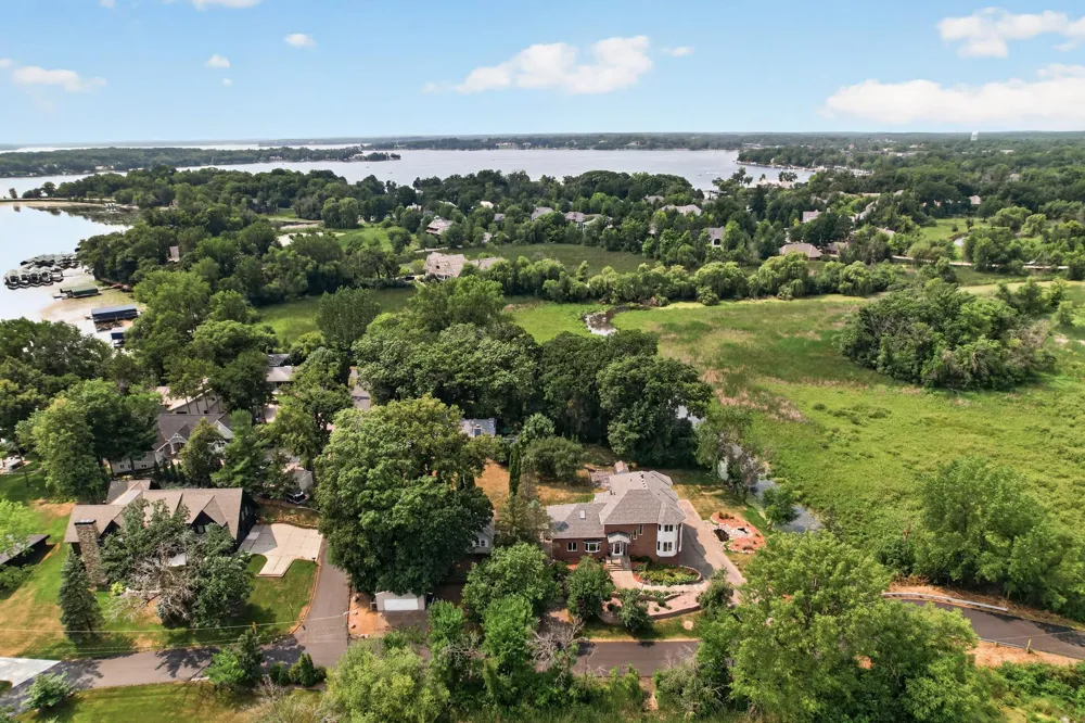 2300 Bantas Point Road Wayzata, MN 55391