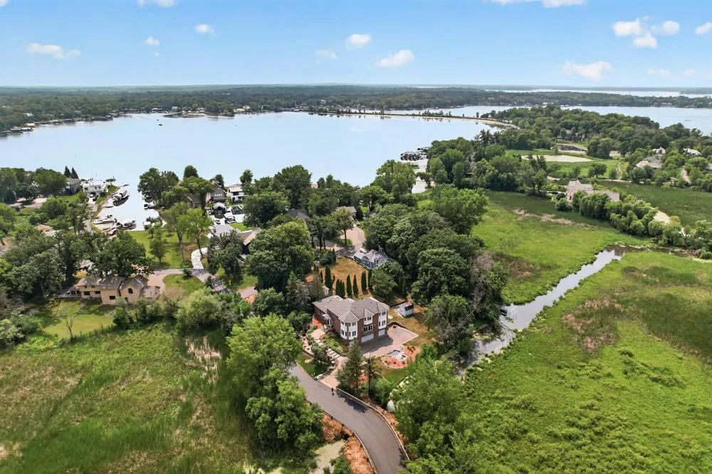 2300 Bantas Point Road Wayzata, MN 55391