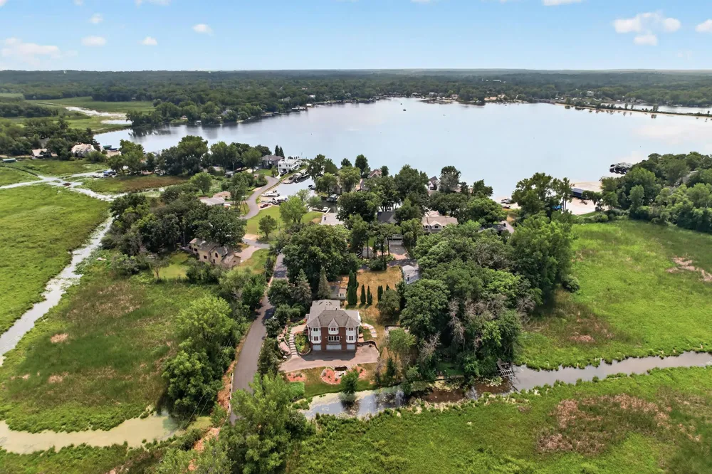 2300 Bantas Point Road Wayzata, MN 55391