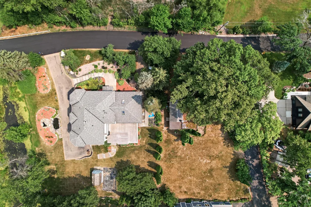 2300 Bantas Point Road Wayzata, MN 55391