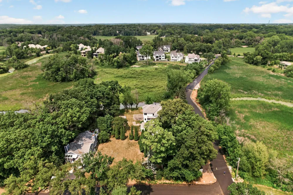 2300 Bantas Point Road Wayzata, MN 55391