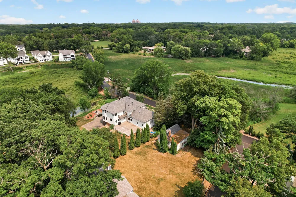 2300 Bantas Point Road Wayzata, MN 55391