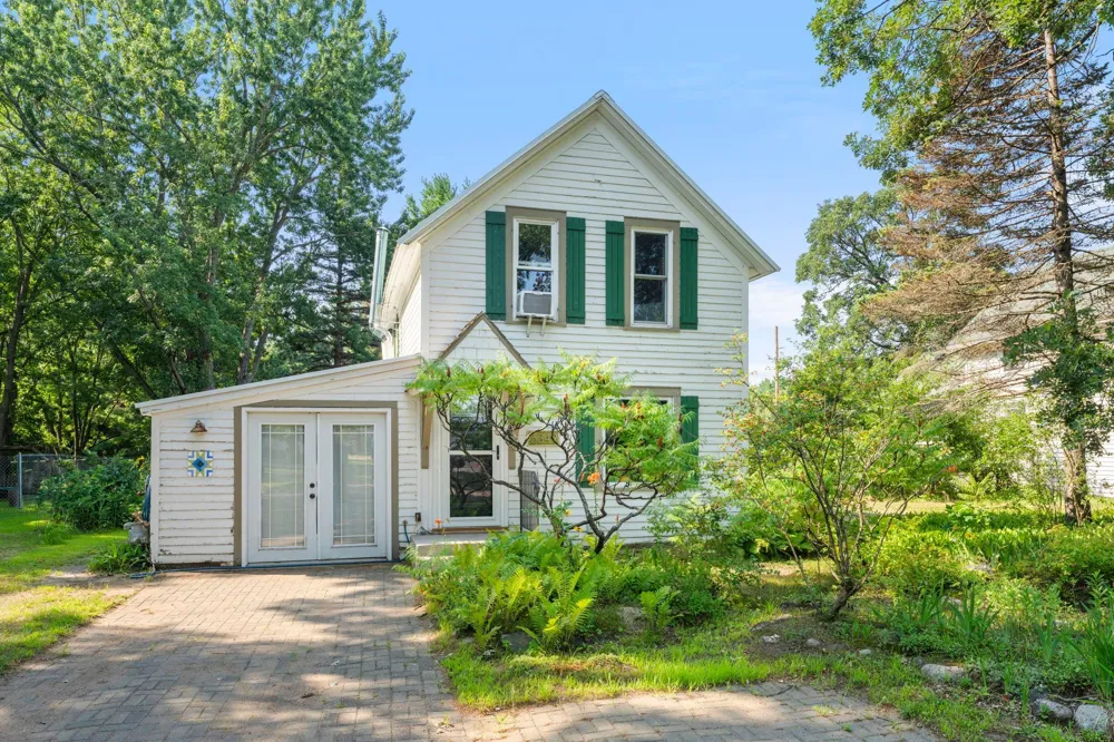 6349 Oak Street North Branch, MN 55056