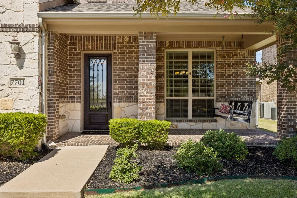 7701 Glenmere Trail Sachse, TX 75048