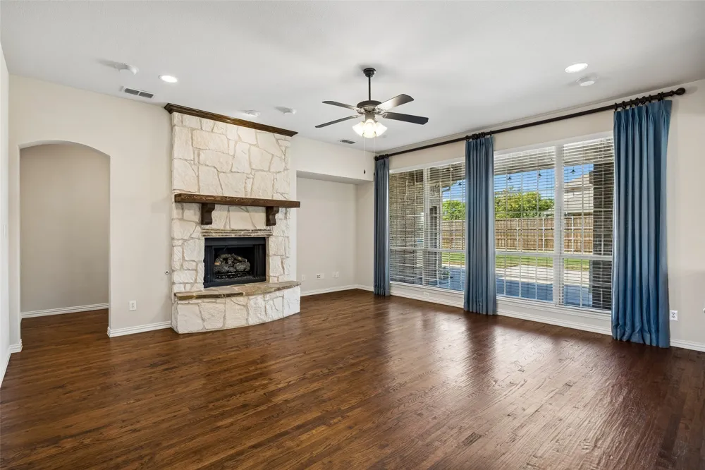 7701 Glenmere Trail Sachse, TX 75048