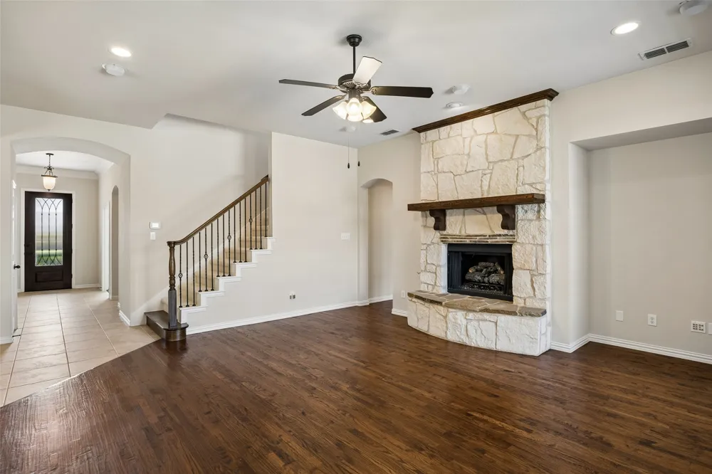 7701 Glenmere Trail Sachse, TX 75048