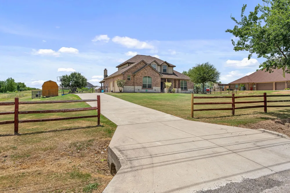 8909 County Road 915 Godley, TX 76044