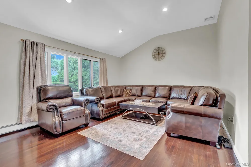 260 W 12th Street Deer Park, NY 11729