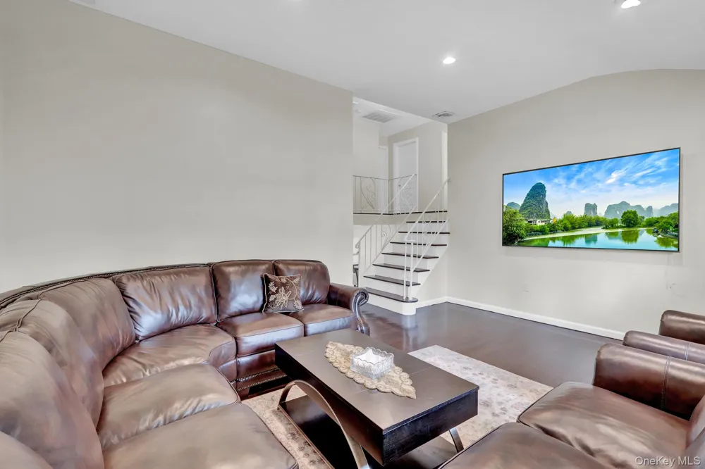 260 W 12th Street Deer Park, NY 11729