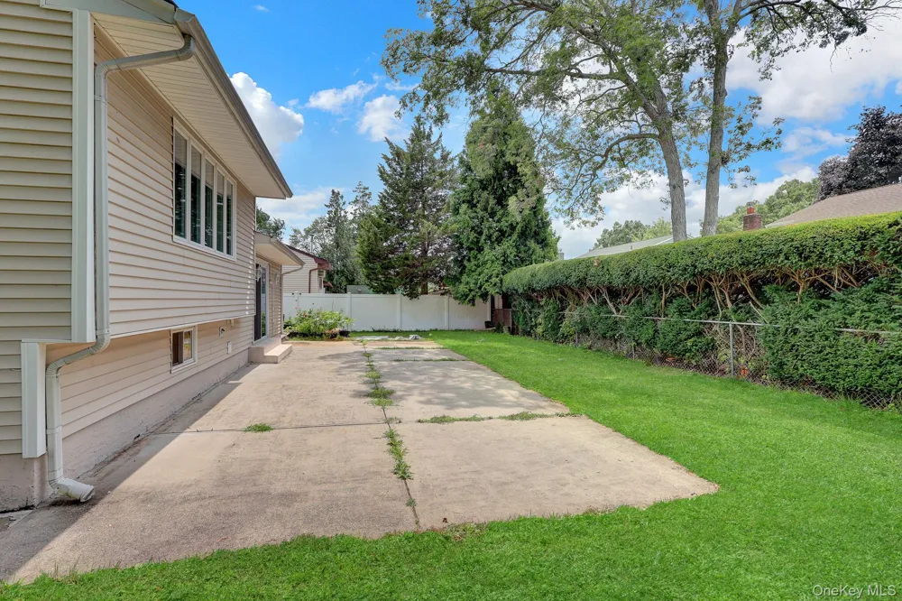 260 W 12th Street Deer Park, NY 11729