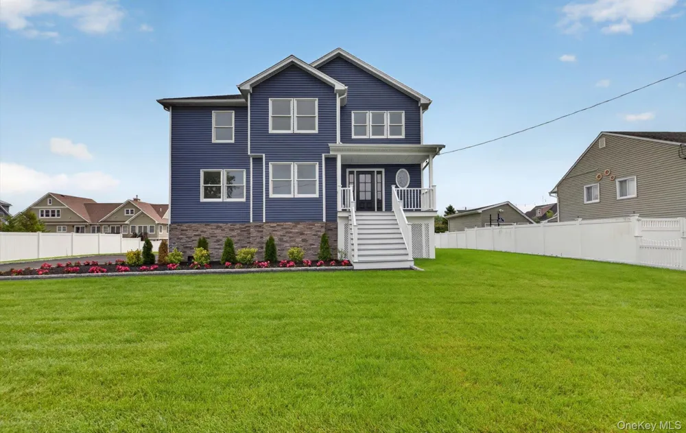 851 W Bay Drive West Islip, NY 11795