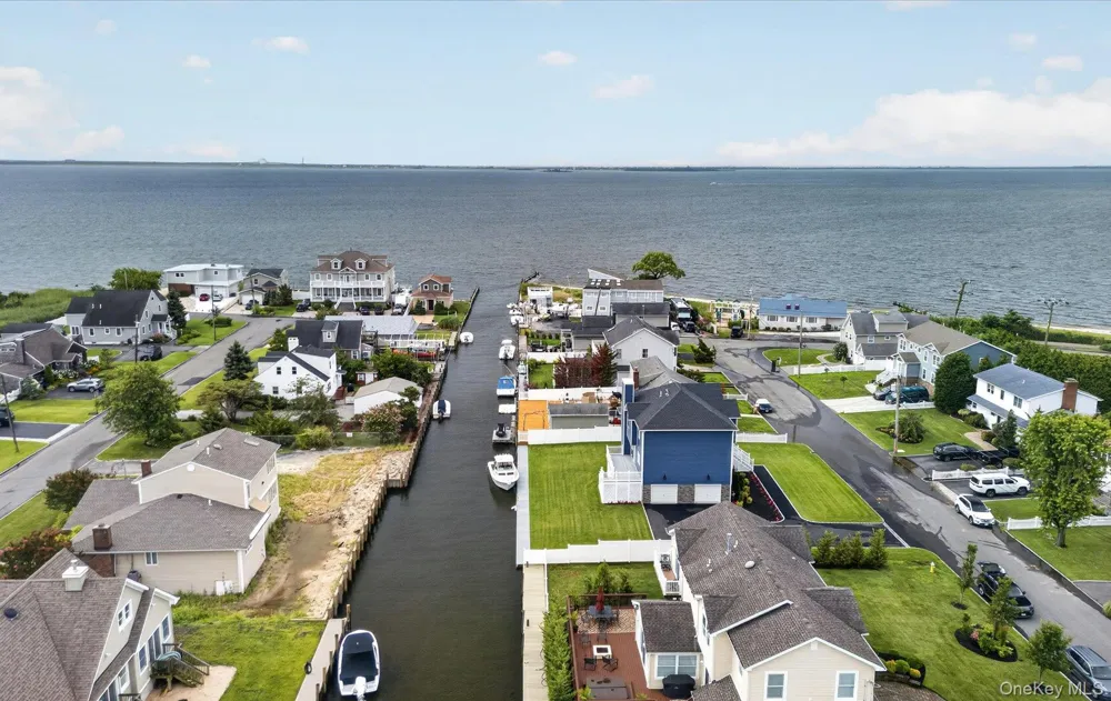 851 W Bay Drive West Islip, NY 11795