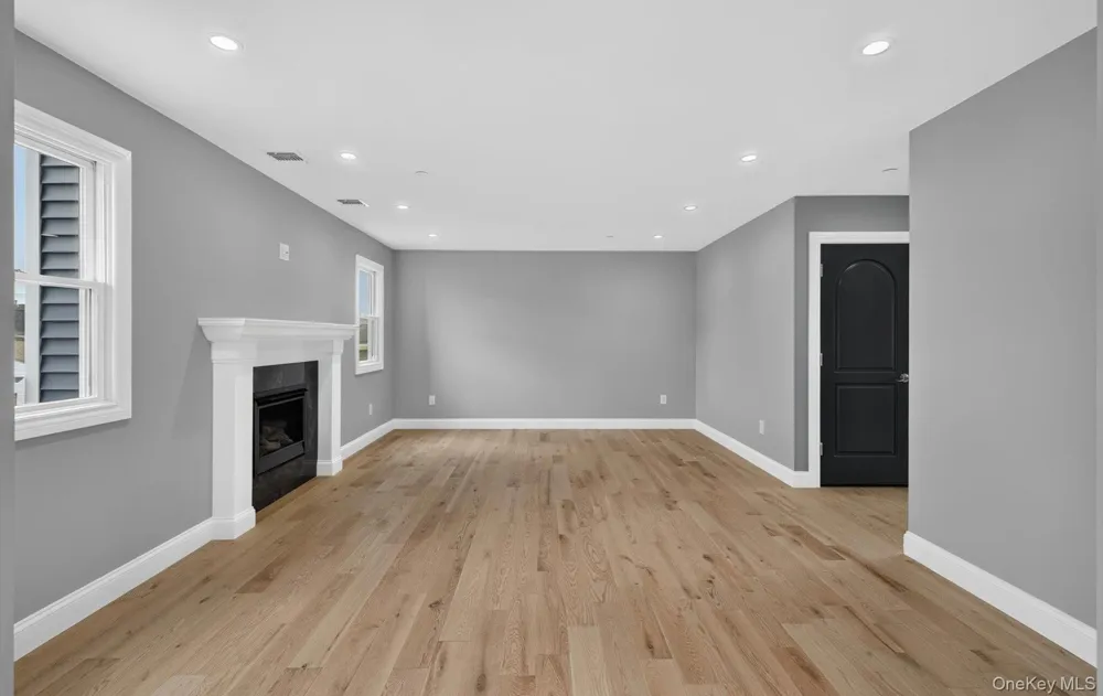 851 W Bay Drive West Islip, NY 11795