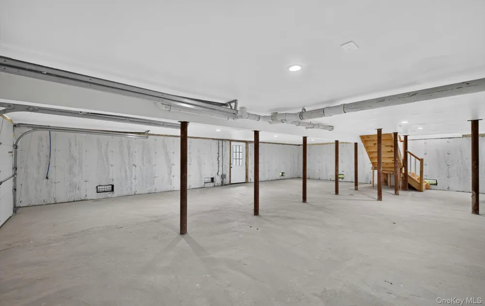 851 W Bay Drive West Islip, NY 11795