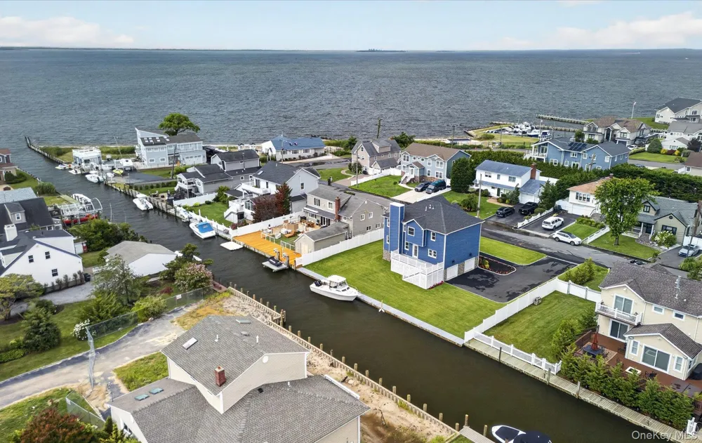851 W Bay Drive West Islip, NY 11795