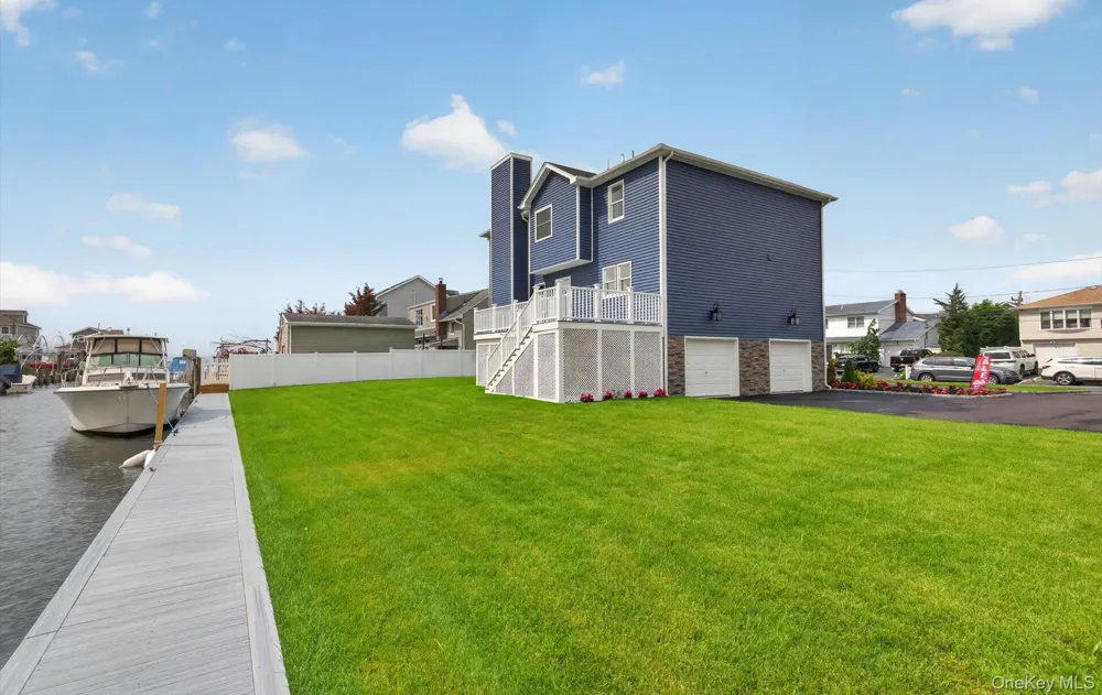 851 W Bay Drive West Islip, NY 11795