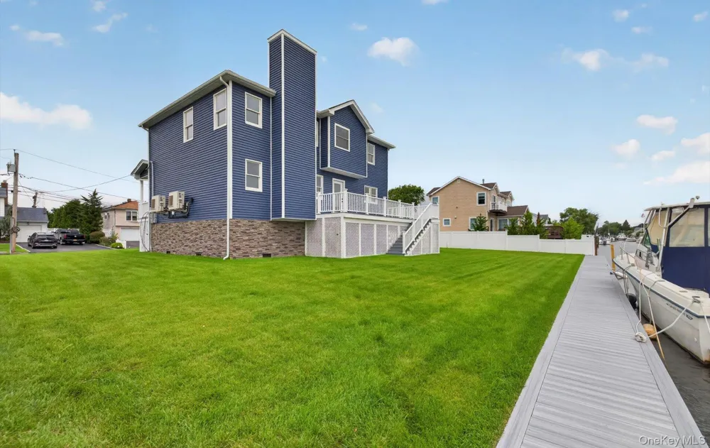 851 W Bay Drive West Islip, NY 11795