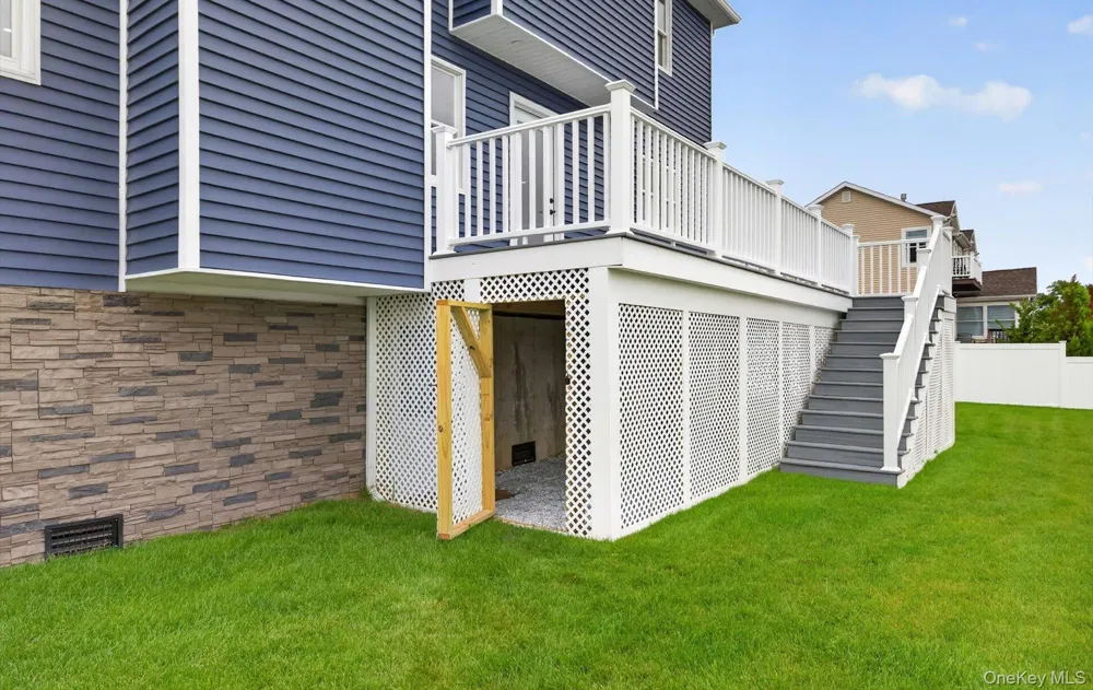 851 W Bay Drive West Islip, NY 11795