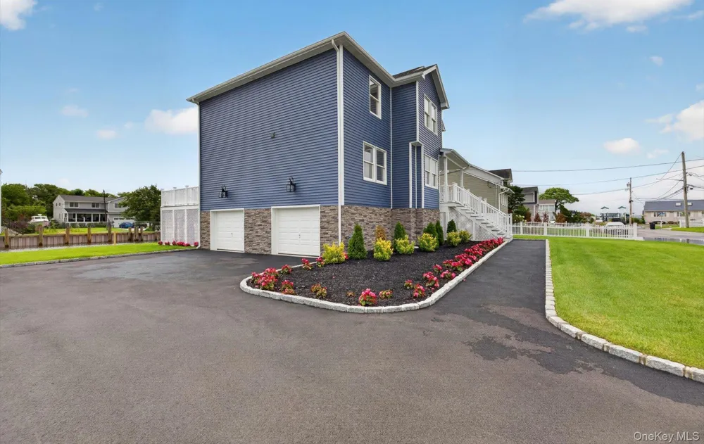 851 W Bay Drive West Islip, NY 11795