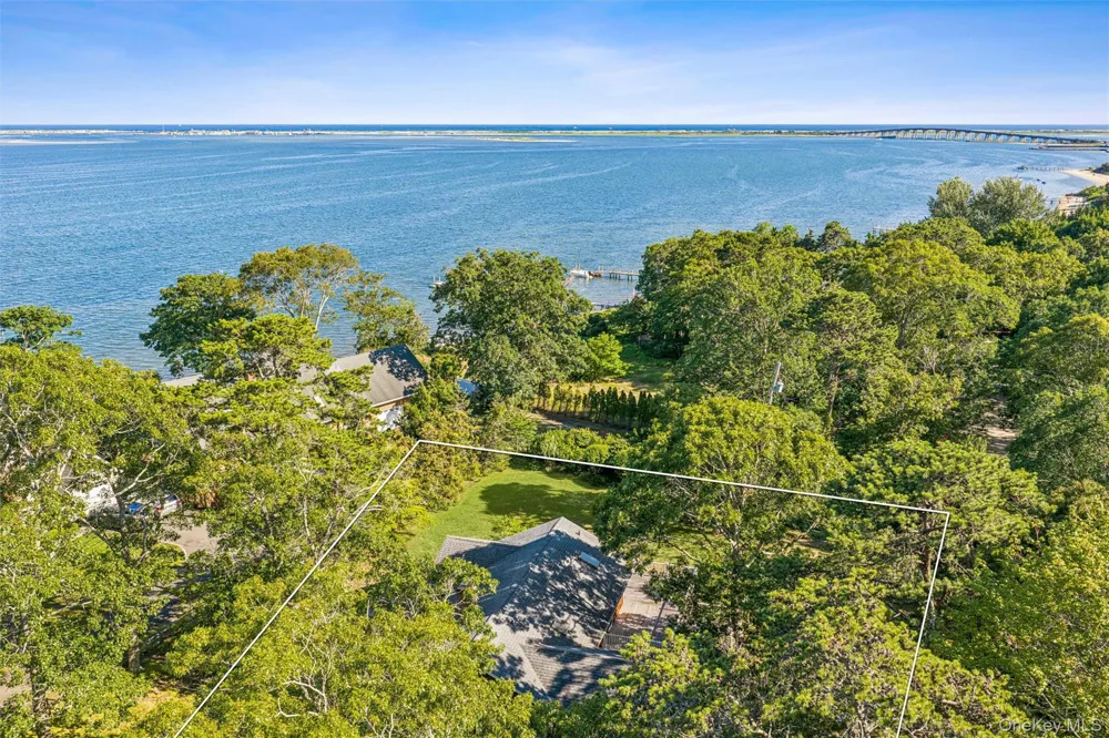 172 Bay Avenue E Hampton Bays, NY 11946