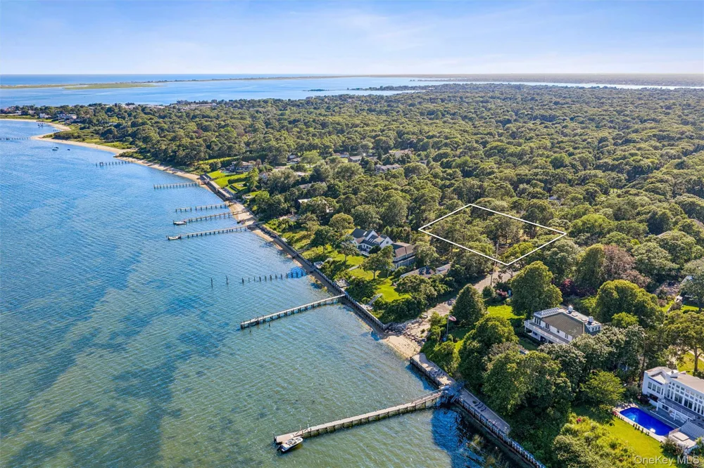 172 Bay Avenue E Hampton Bays, NY 11946