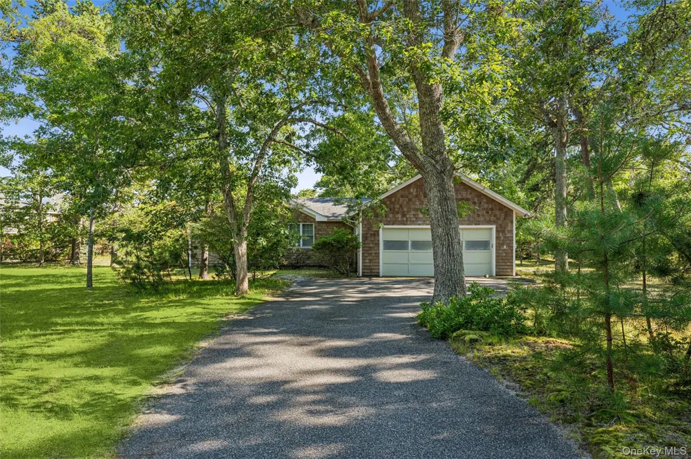 172 Bay Avenue E Hampton Bays, NY 11946