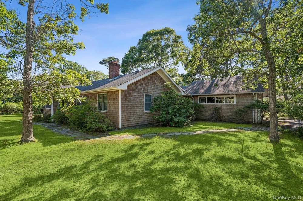 172 Bay Avenue E Hampton Bays, NY 11946