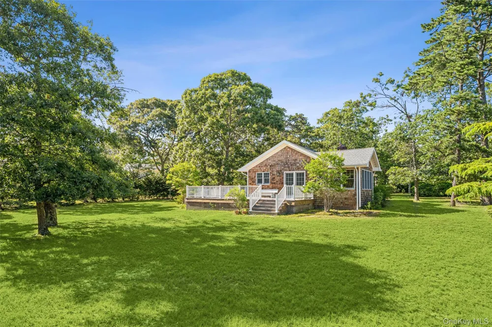 172 Bay Avenue E Hampton Bays, NY 11946