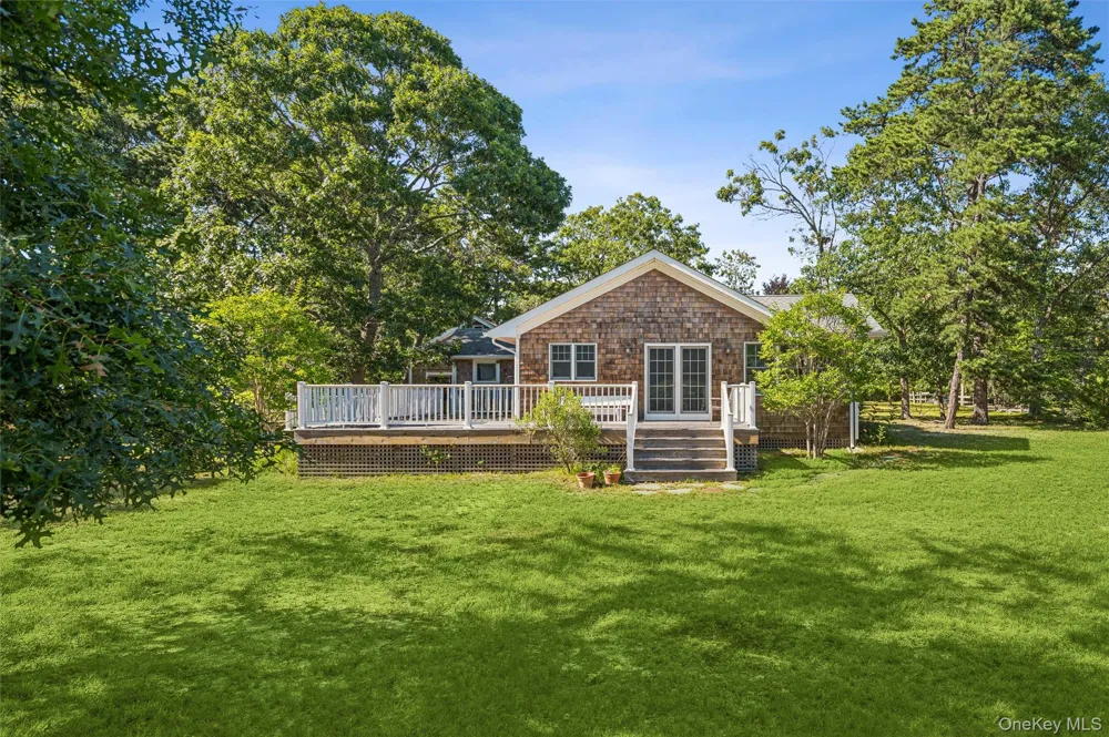 172 Bay Avenue E Hampton Bays, NY 11946