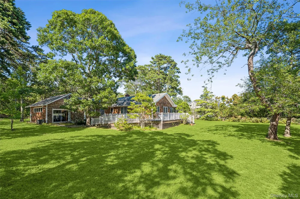 172 Bay Avenue E Hampton Bays, NY 11946