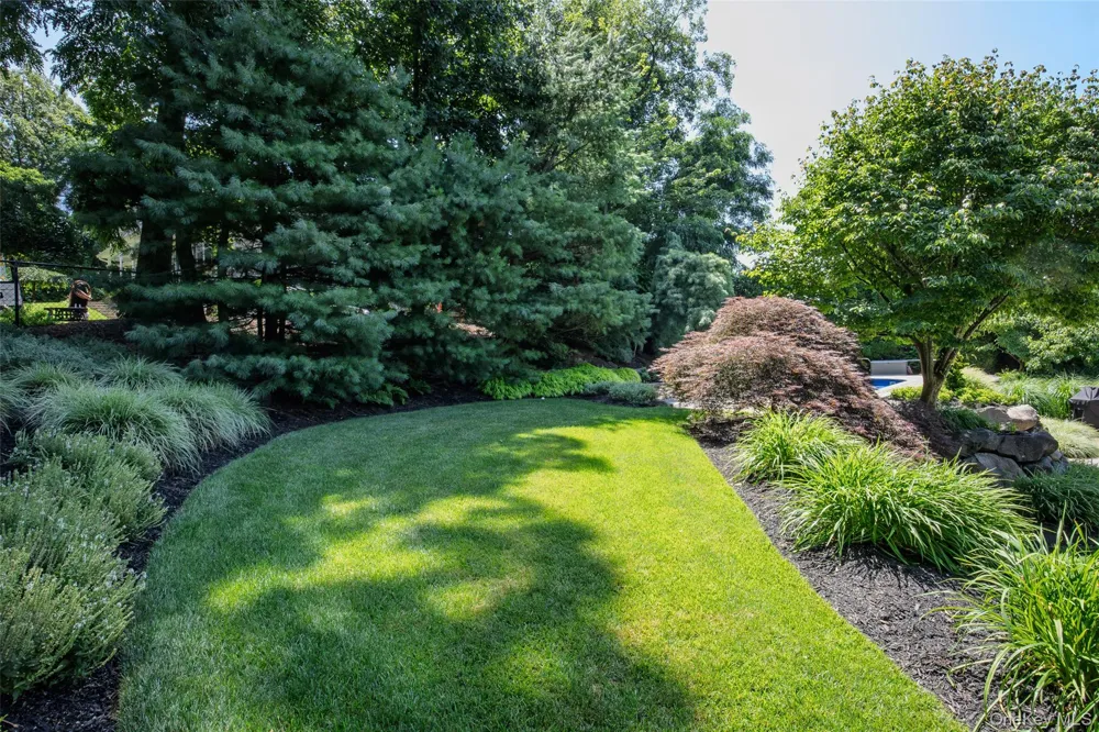 5 Soundview Drive Rocky Point, NY 11778