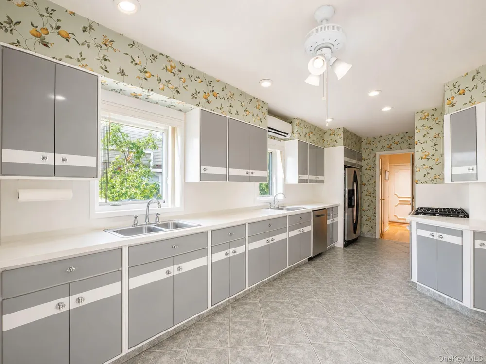 76-26 176th Street Fresh Meadows, NY 11366