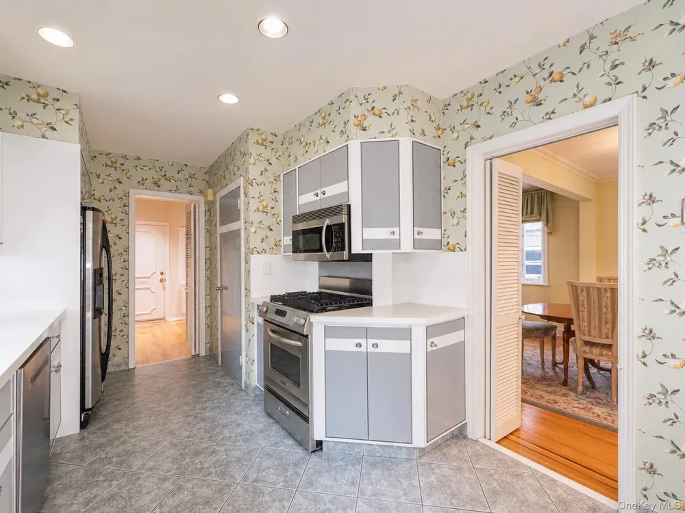 76-26 176th Street Fresh Meadows, NY 11366