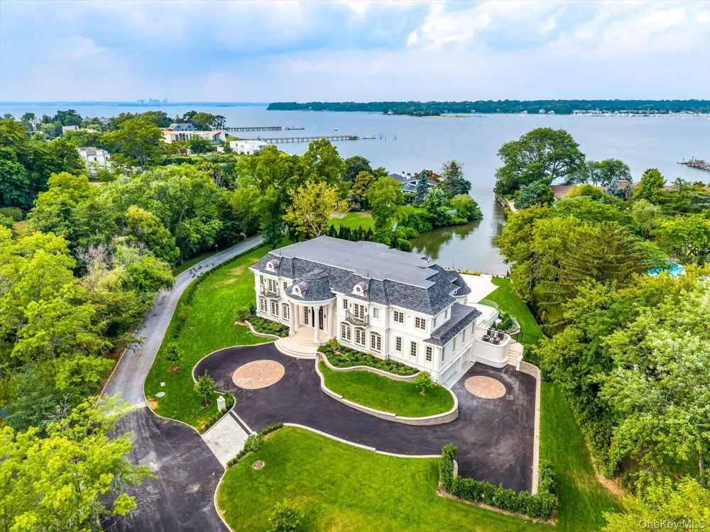 566 E Shore Road Kings Point, NY 11024