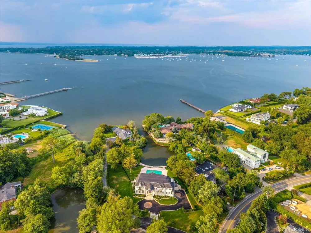 566 E Shore Road Kings Point, NY 11024