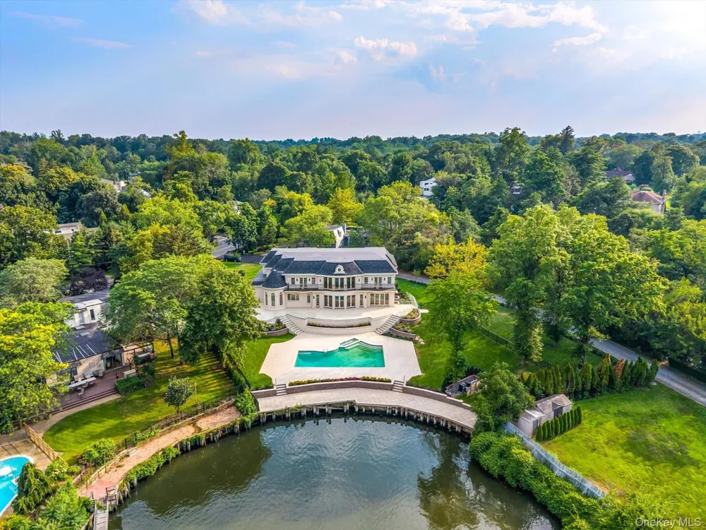 566 E Shore Road Kings Point, NY 11024