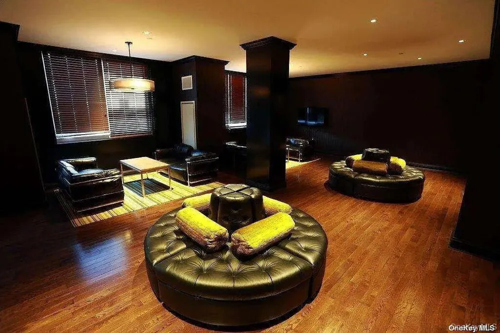 1215 Broadway #424 Astoria, NY 11106