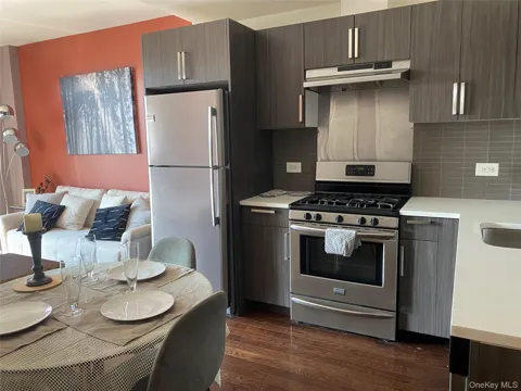 1215 Broadway #424
