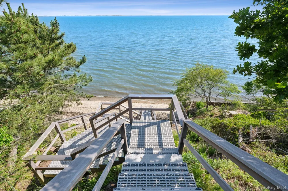 40 Oceanview Drive Southampton, NY 11968