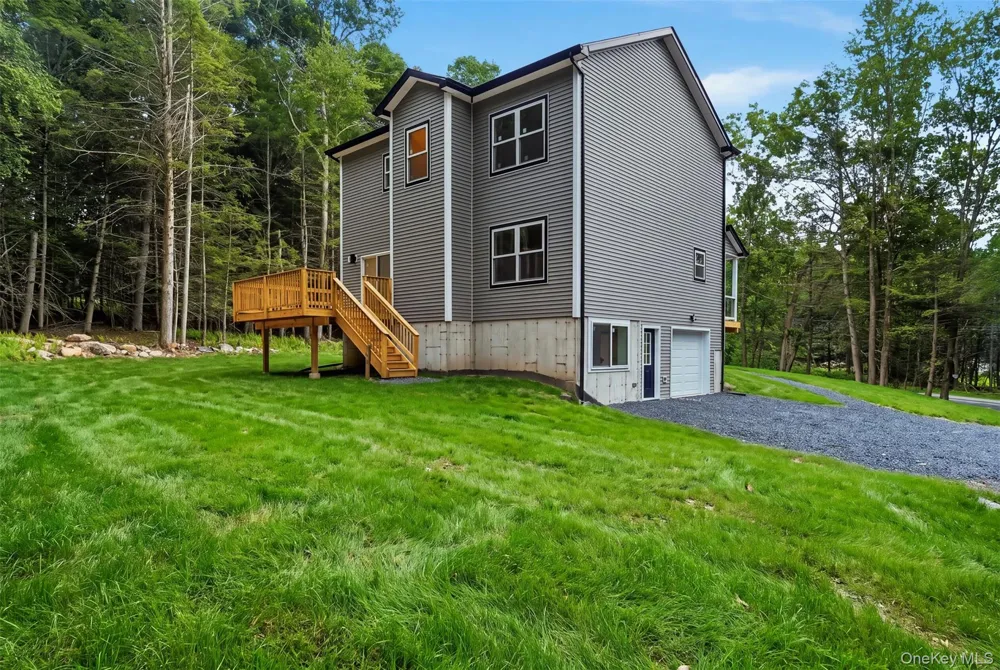 804 Peenpack Trail Sparrowbush, NY 12780