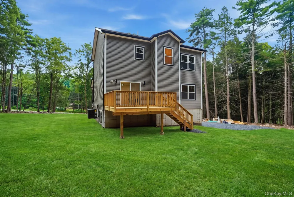 804 Peenpack Trail Sparrowbush, NY 12780