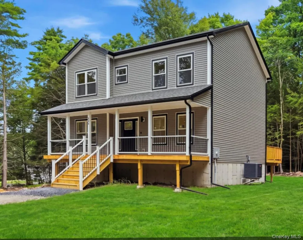 804 Peenpack Trail Sparrowbush, NY 12780