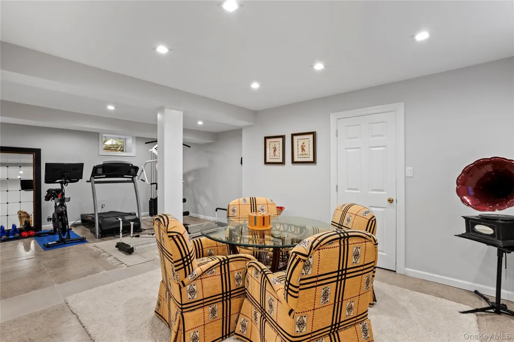 705 Gus Drive East Marion, NY 11939