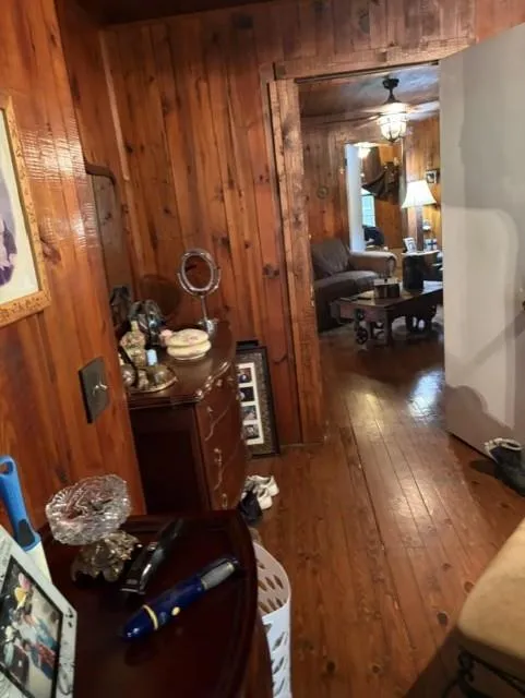 20 S. Scruggs St. Mountain City, GA 30562
