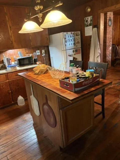 20 S. Scruggs St. Mountain City, GA 30562
