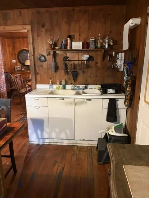 20 S. Scruggs St. Mountain City, GA 30562